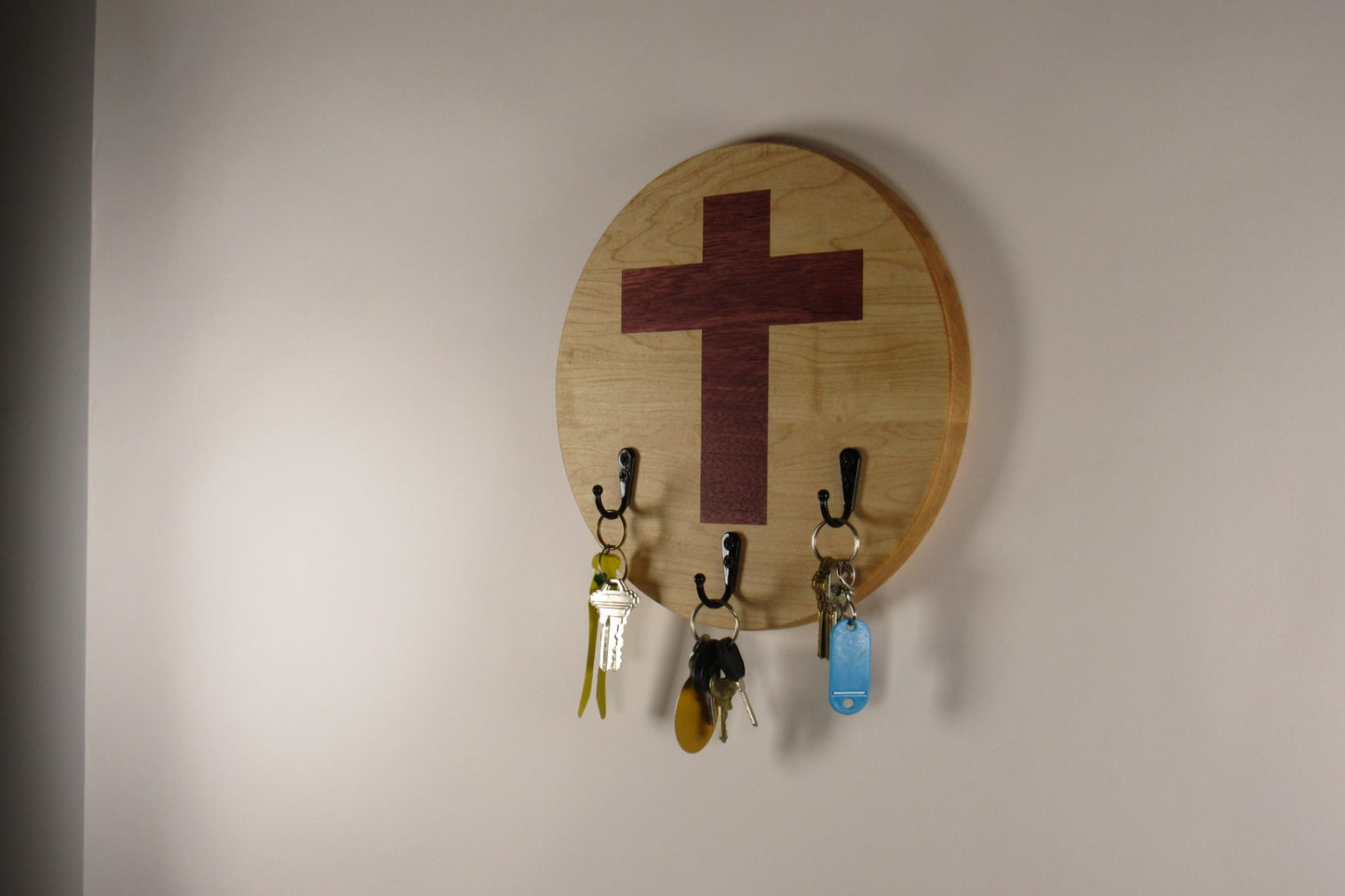 Maple Wall Key Holder with Cross Inlay – 3 Key Rings – Entryway Key Organizer