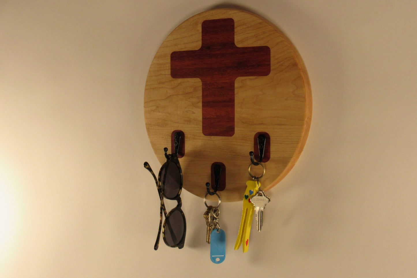Maple Wall Key Holder with Cross Inlay – 3 Key Rings – Entryway Key Organizer