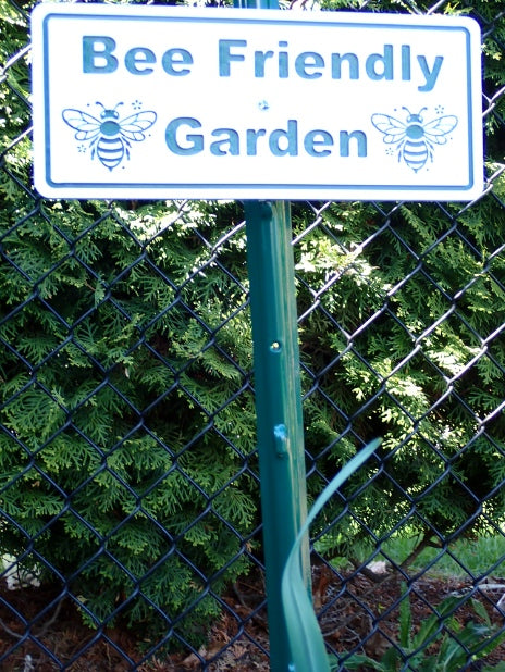 Bee Friendly Garden Sign – Weatherproof HDPE Outdoor Decor