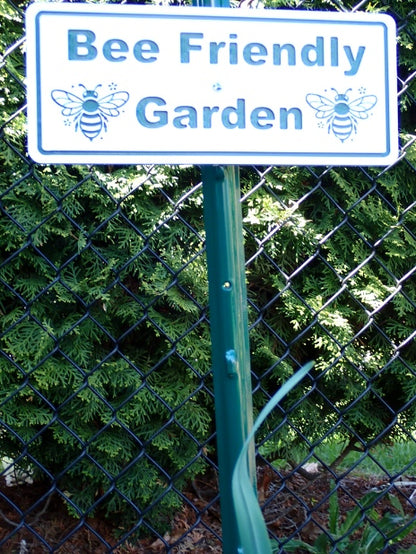 Bee Friendly Garden Sign – Weatherproof HDPE Outdoor Decor